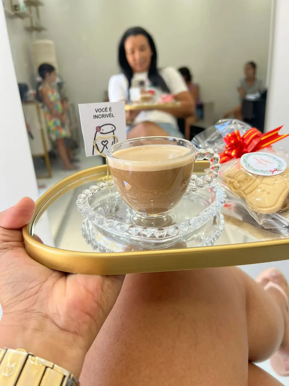 Café e carinho preparados para receber as clientes